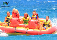 พีวีซีผ้าใบกันน้ำทำให้พองบินเรือประมงเหลือง / แดง Towable ยูเอฟโอของเล่นสำหรับกีฬาชายหาด