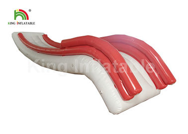 Airtight กลางแจ้งสีชมพู / ขาว Inflatable Yacht Slide ของเล่นน้ำที่มีโลโก้ที่กำหนดเอง