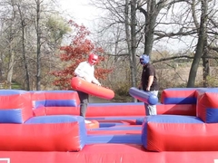 Inflatable Gladiator Joust Inflatables เกมกีฬา Bouncer สำหรับเด็กและผู้ใหญ่