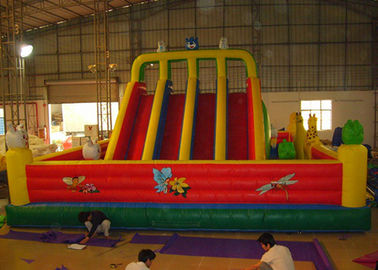 สนามเด็กเล่นสวนสนุกกลางแจ้งสีแดงพร้อมสไลด์สำหรับเช่าเชิงพาณิชย์