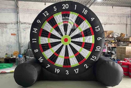 เกมปาเป้าฟุตบอลเป่าลมขนาดใหญ่ 13 * 13 Ft ความบันเทิง Giant Inflatables Football Dart Game
