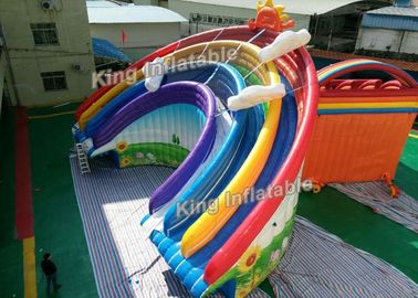 สไลเดอร์รุ้งทรงโค้งสีสันสไลด์น้ำทำให้พองพร้อม 3 เลน 30 มล. พีวีซี