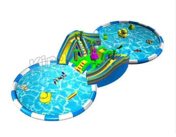 เกมกลางแจ้งสวนน้ำสนามหลังบ้านที่มีสีสันทำให้พองได้ด้วยสองสไลด์ / สระน้ำ