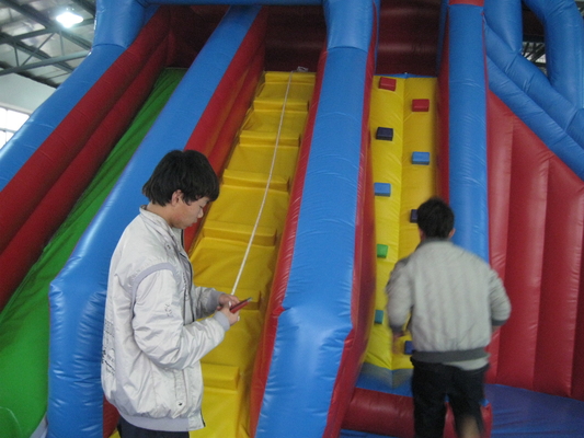 สายสองเลนรองรับผู้คนหลายคน ขนาดเล็กหรือใหญ่ ขนาดเต็ม Jumbo สไลด์น้ํา