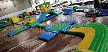 Pvc ขนาดใหญ่ตลกสวนน้ำทำให้พองที่น่าตื่นตาตื่นใจสำหรับความบันเทิงเปิดน้ำ