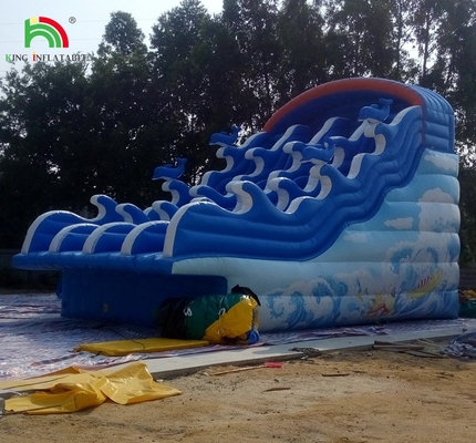 กลางแจ้งฤดูร้อนเย็นคลื่นสไลด์สระว่ายน้ําสไลด์น้ํา inflatable สําหรับสระว่ายน้ําในพื้นที่เด็กผู้ใหญ่