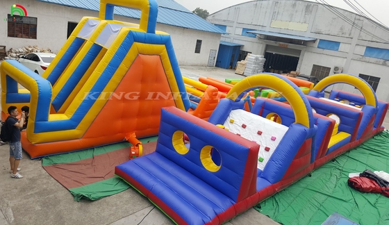 สนามแข่งขันอุปสรรคแบบอัดอัดสูงสุด ผู้ใหญ่ สนามแข่งขันอุปสรรคขนาดใหญ่