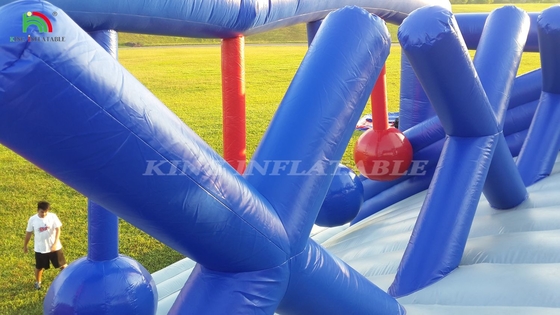 สนามแข่งขันอุปกรณ์เกมสําหรับผู้ใหญ่และเด็ก