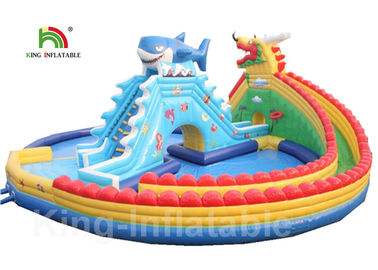 พีวีซี 30 * 20m สีฟ้าผู้ใหญ่ยักษ์มังกรพองสวนน้ำที่มีโลโก้ที่กำหนดเอง