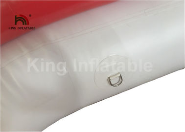 Airtight กลางแจ้งสีชมพู / ขาว Inflatable Yacht Slide ของเล่นน้ำที่มีโลโก้ที่กำหนดเอง