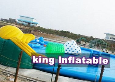ที่กำหนดเอง 0.9 มม. พีวีซีพองสวนน้ำสระว่ายน้ำพร้อมสไลด์และของเล่นบนที่ดิน