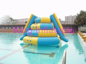 ของเล่นเป่าลมยักษ์น้ำเงิน / เหลือง CE 0.9 มม. PVC Tarpaulin Slide สำหรับอุปกรณ์น้ำ