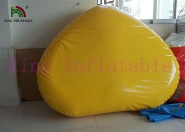 ทนทาน 0.9 มิลลิเมตรเพลโตผ้าใบกันน้ำพีวีซีของเล่นน้ำทำให้พองเหลืองทุ่นสำหรับสวนน้ำ