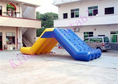 ของเล่นเป่าลมปีนและเลื่อนขนาดเล็ก PVC สีเหลือง / น้ำเงินสำหรับเล่นในน้ำ