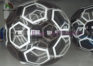 ฟุตบอลประเภท Inflatable Walk บนลูกบอลน้ำเกมกีฬาทางน้ำสำหรับเด็กสีดำ