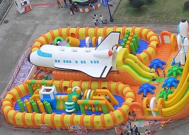 Orange Space Shuttle Inflatable Obstacle Course เกมกีฬา 30m Long Interactive