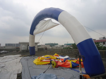 สีฟ้าและสีขาว Arch Inflatable ขาย / เช่า Inflatable Arch