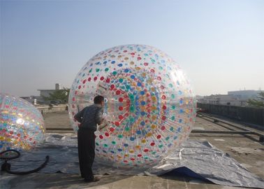 Color Dot Inflatable Zorb Ball หนูแฮมสเตอร์มนุษย์ลูกบอลกลิ้งที่มีสีสัน D-ring