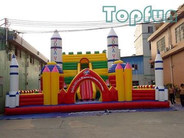 ศูนย์ยิงจรวดเปิดตัว Jumping Castle 10 ม. x 10 ม. ตามความต้องการสำหรับสวนสนุก