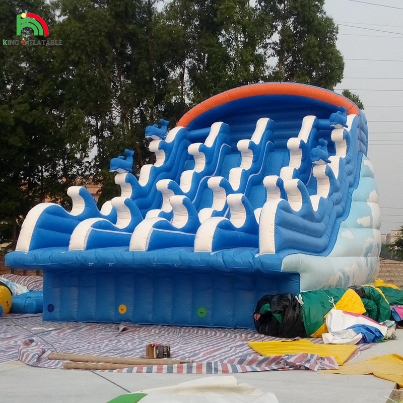 กลางแจ้งฤดูร้อนเย็นคลื่นสไลด์สระว่ายน้ําสไลด์น้ํา inflatable สําหรับสระว่ายน้ําในพื้นที่เด็กผู้ใหญ่