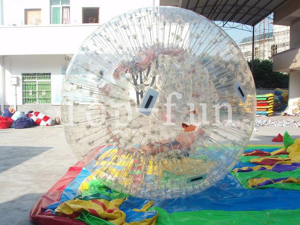 1.0 มม. พีวีซีโปร่งใสพองทำให้พองลูก zorb เพื่อความสนุกสนานทางน้ำกลางแจ้ง